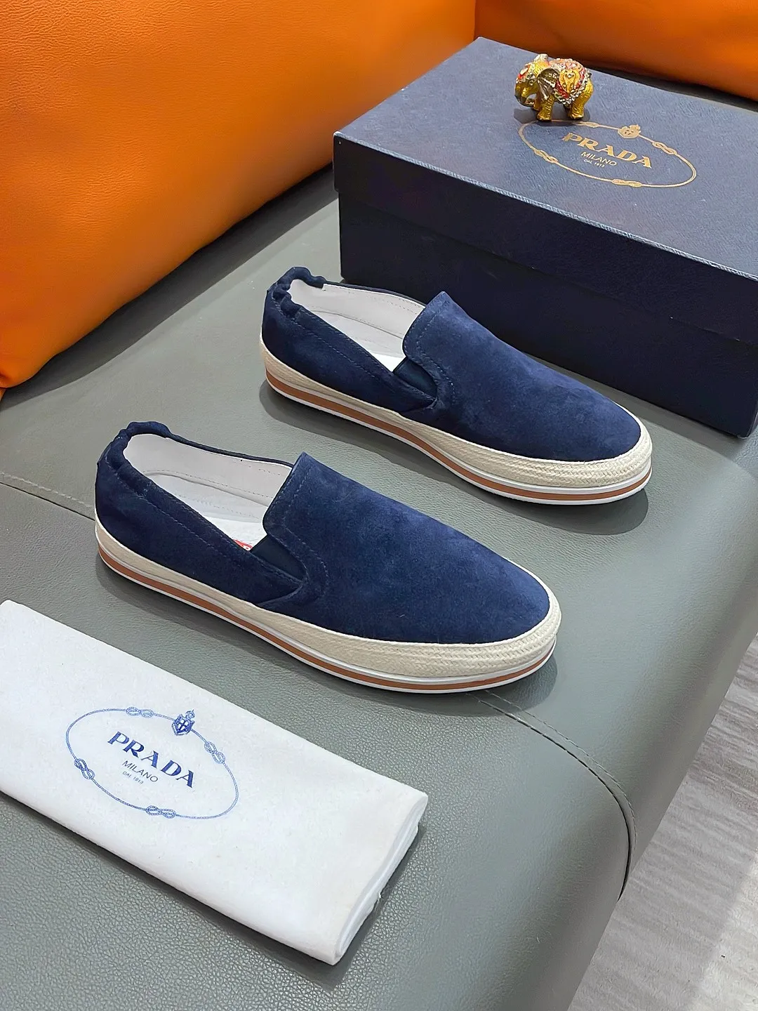 Men's shoes PRADA "Prada" P400 Regular size: 38-44 (slip-on shoes) Product materials: Selected cowhide upper, soft sheepskin foot pads, original factory special outsole.